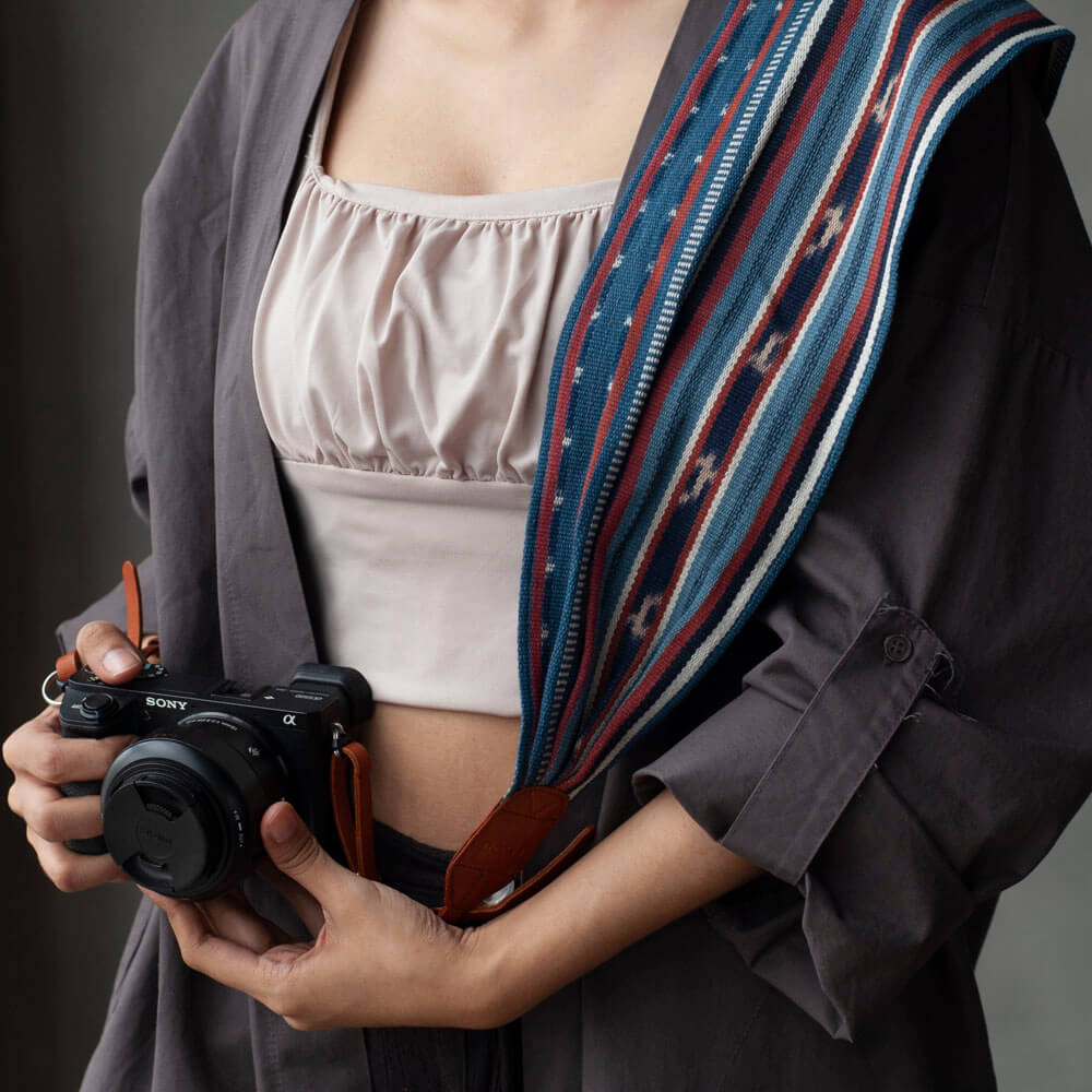 Sangkut - Natural Dye Tenun Ikat Camera Strap Size S | Noesa