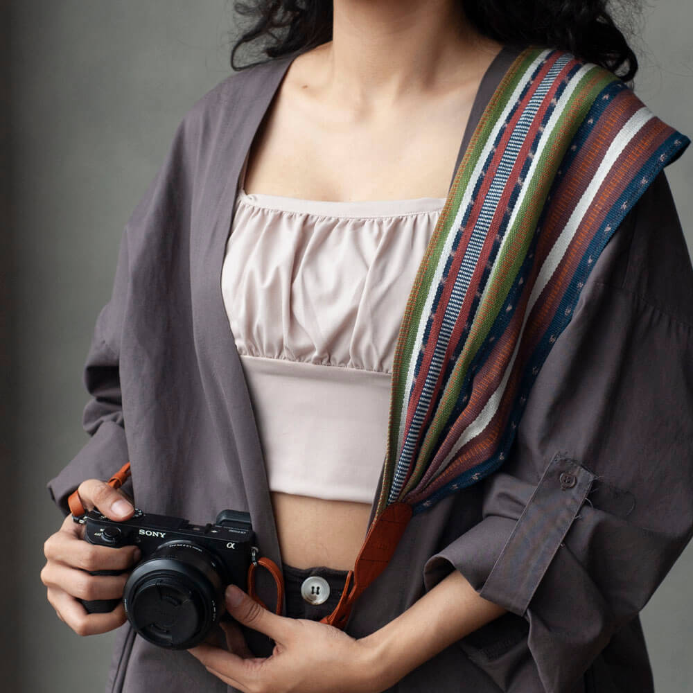 Sangkut - Natural Dye Tenun Ikat Camera Strap Size S | Noesa