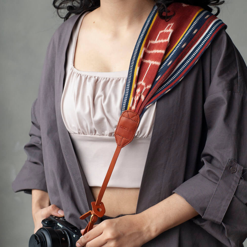 Sangkut - Natural Dye Tenun Ikat Camera Strap Size S | Noesa